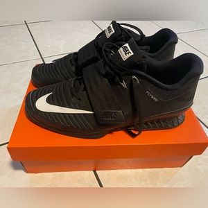 Nike romeleo weightlifting shoe, elevated heel, black, size11